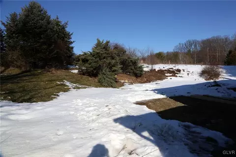 8757 S Loop Rd, Slatington, PA 18080 photo 33