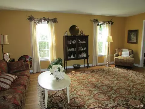 747 Macada Rd, Bethlehem, PA 18017 photo 4