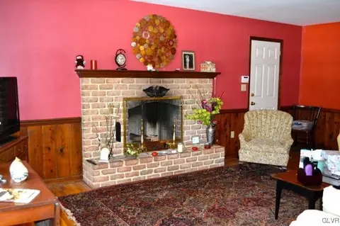 747 Macada Rd, Bethlehem, PA 18017 photo 2