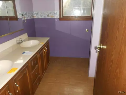 534 E Main St, Bath, PA 18014 photo 6