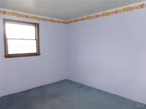 534 E Main St, Bath, PA 18014 photo 8
