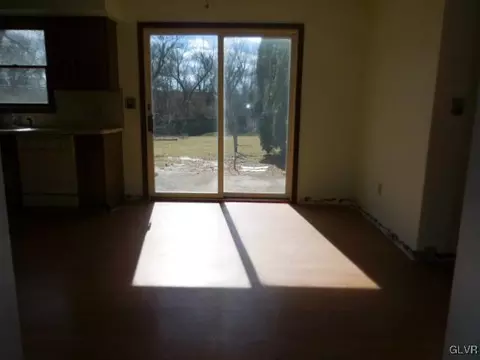 534 E Main St, Bath, PA 18014 photo 4
