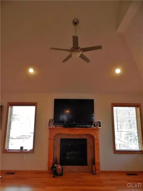 133 Durham Ct, Saw Creek, PA 18324 photo 11