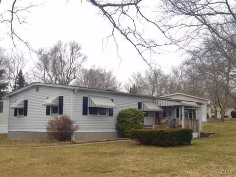 1 Lakeview Ct, Bath, PA 18014 photo 2