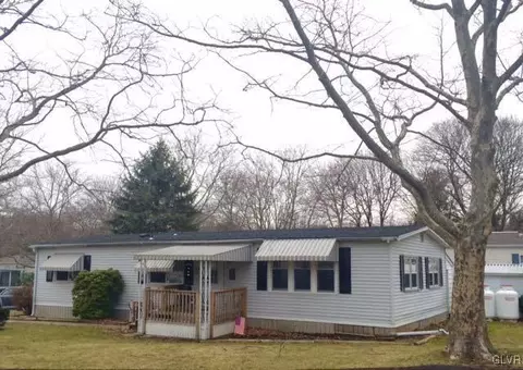 1 Lakeview Ct, Bath, PA 18014 photo 1