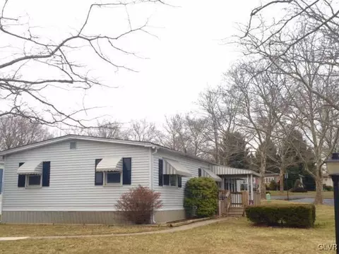 1 Lakeview Ct, Bath, PA 18014 photo 4