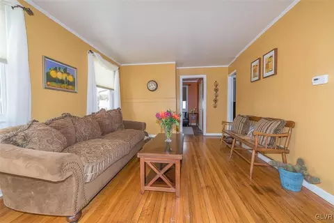 475 Birch Rd, Hellertown, PA 18055 photo 2
