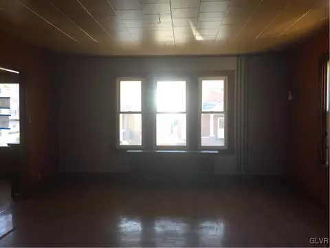 121 E Northampton St, Bath, PA 18014 photo 8