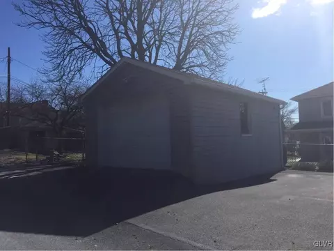 121 E Northampton St, Bath, PA 18014 photo 5