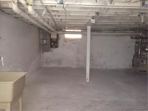 121 E Northampton St, Bath, PA 18014 photo 28