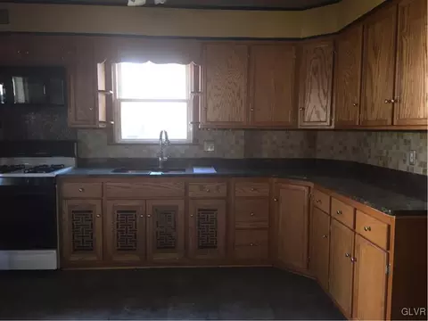 121 E Northampton St, Bath, PA 18014 photo 13