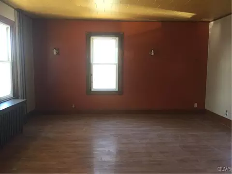 121 E Northampton St, Bath, PA 18014 photo 9