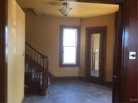 121 E Northampton St, Bath, PA 18014 photo 7