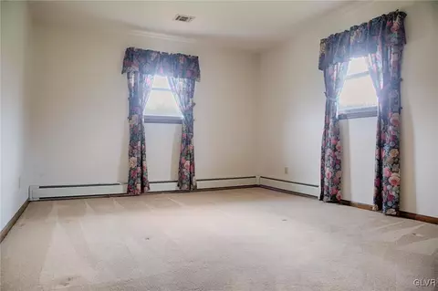 2287 E Scenic Dr, Bath, PA 18014 photo 9