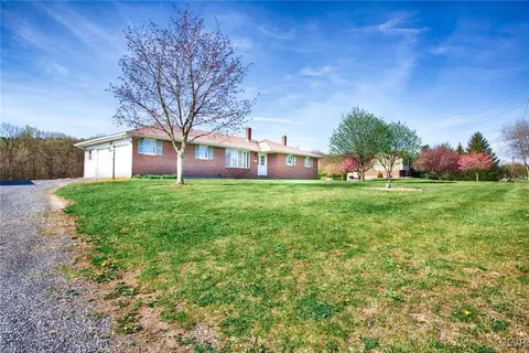 2287 E Scenic Dr, Bath, PA 18014 photo 3