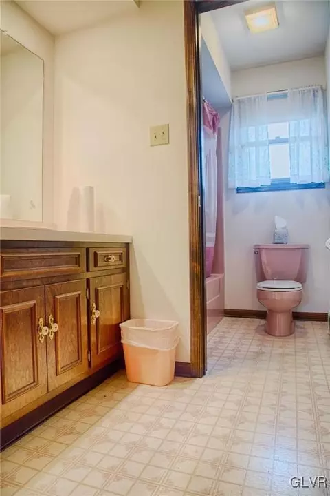 2287 E Scenic Dr, Bath, PA 18014 photo 10