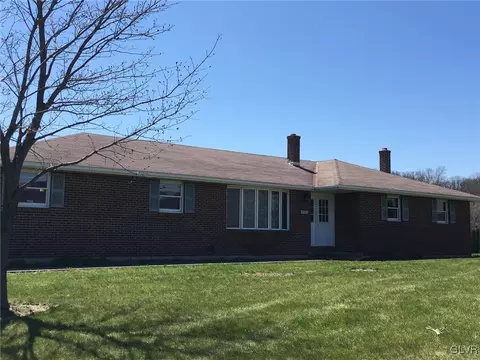 2287 E Scenic Dr, Bath, PA 18014 photo 1