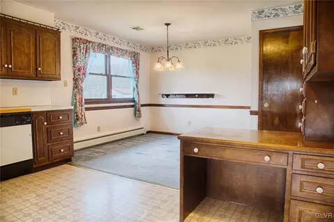 2287 E Scenic Dr, Bath, PA 18014 photo 6
