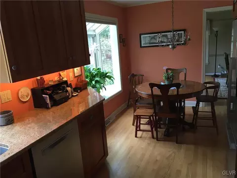 625 E Macada Rd, Bethlehem, PA 18017 photo 4