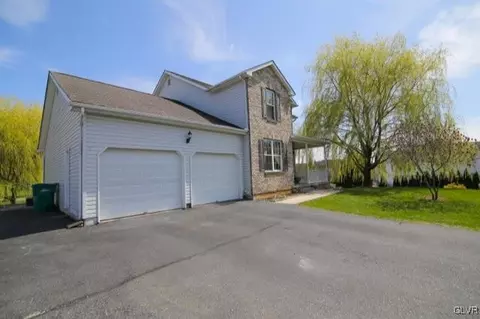 3208 Ruby Ct, Bethlehem, PA 18020 photo 2