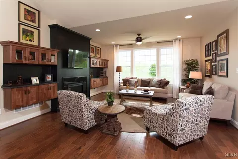 1050 Resolution Dr, Bethlehem, PA 18017 photo 3