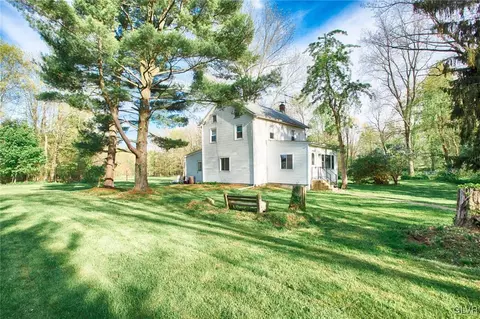 730 Getz Rd, Pen Argyl, PA 18072 photo 1