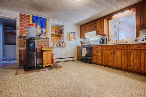730 Getz Rd, Pen Argyl, PA 18072 photo 5