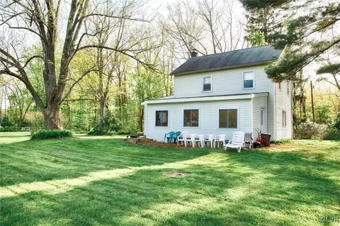 730 Getz Rd, Pen Argyl, PA 18072 photo 2