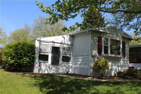 7 Springridge Rd, Bath, PA 18014 photo 1