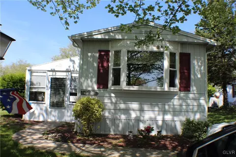 7 Springridge Rd, Bath, PA 18014 photo 2
