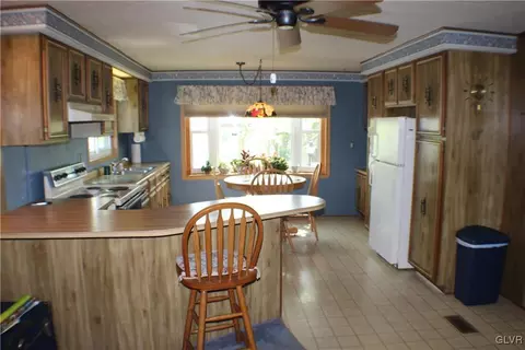 7 Springridge Rd, Bath, PA 18014 photo 6