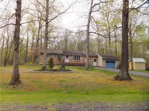 161 Hoffman Rd, Wind Gap, PA 18091 photo 2