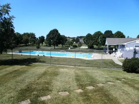 5107 Cheryl Dr, Bethlehem, PA 18017 photo 2