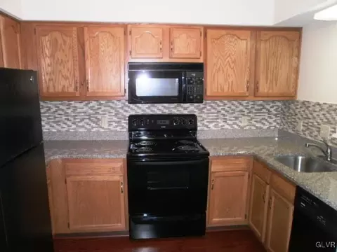 5107 Cheryl Dr, Bethlehem, PA 18017 photo 3