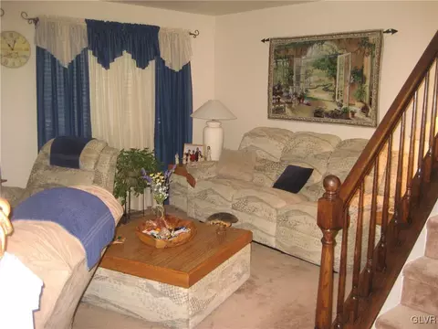 1941 Pine Ct, Hellertown, PA 18055 photo 3