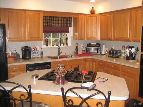 1941 Pine Ct, Hellertown, PA 18055 photo 8