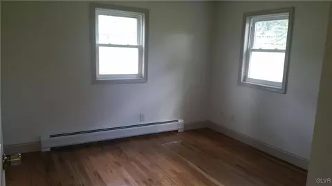 680 Point Phillips Rd, Bath, PA 18014 photo 8