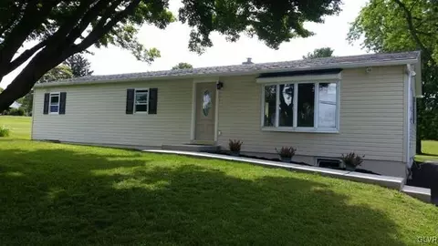 680 Point Phillips Rd, Bath, PA 18014 photo 1