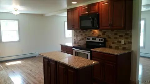 680 Point Phillips Rd, Bath, PA 18014 photo 3