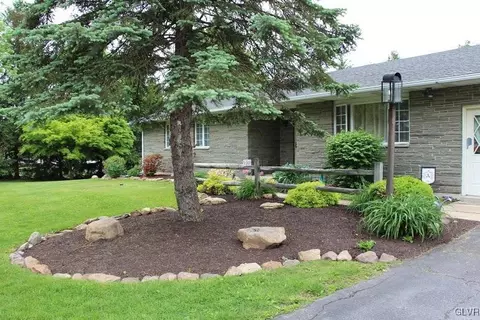413 Apple Dr, Bath, PA 18014 photo 3