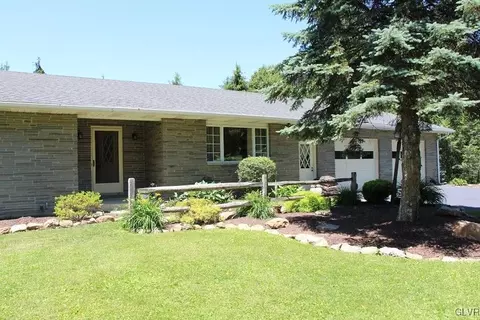 413 Apple Dr, Bath, PA 18014 photo 2