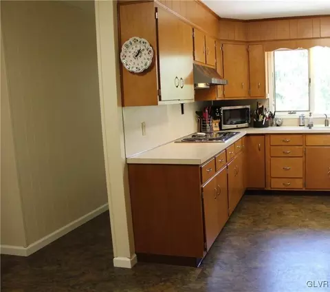 413 Apple Dr, Bath, PA 18014 photo 11