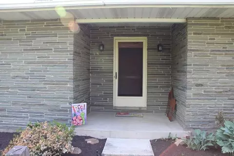 413 Apple Dr, Bath, PA 18014 photo 4