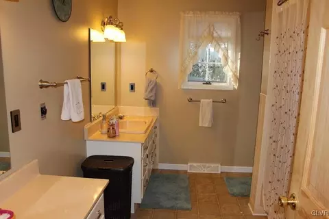 413 Apple Dr, Bath, PA 18014 photo 19