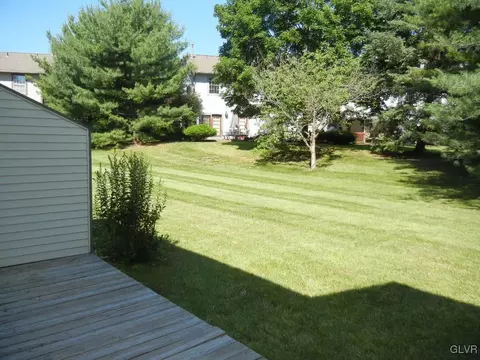 116 Quaker Dr, Bethlehem, PA 18020 photo 3