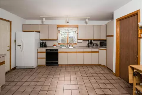 2123 Old Post Rd, Coplay, PA 18037 photo 13