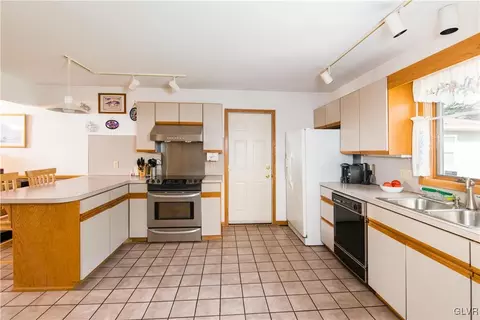2123 Old Post Rd, Coplay, PA 18037 photo 12