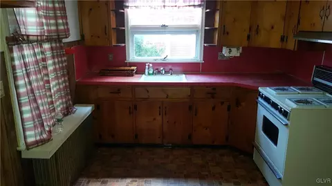 316 Spring St, Bethlehem, PA 18018 photo 5