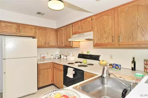 5123 Cheryl Dr, Bethlehem, PA 18017 photo 9