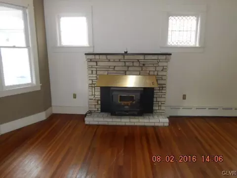 127 N Walnut St, Bath, PA 18014 photo 9
